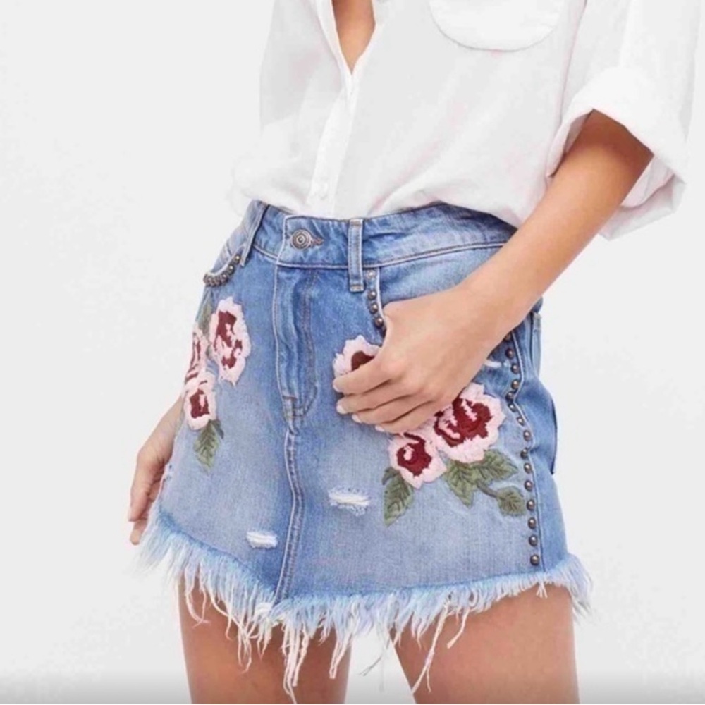 Free People Skirt “Wild Rose Embroidered Mini”
